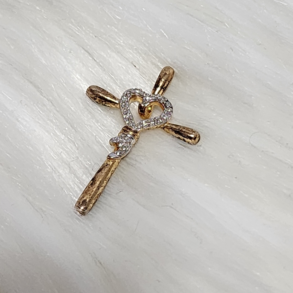 Vintage SUN Pendant Diamond Heart Sterling Silver Cross Pendant 2.2 Grams